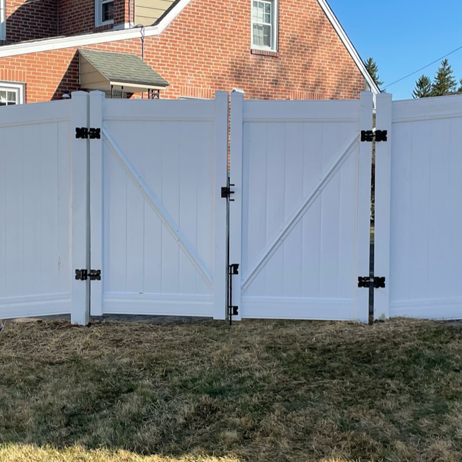 ET Landscaping Project: Vinyl Driveway Gate in Delaware County, PA